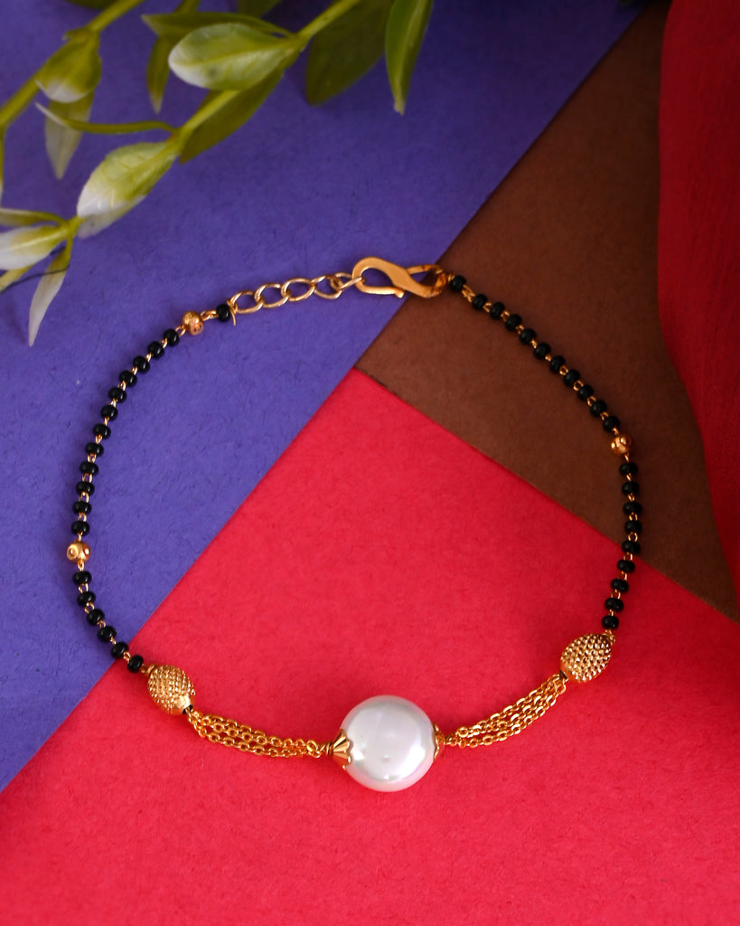 Black Beads Mangalsutra Bracelet | Mangalsutra bracelet, Black beaded  jewelry, Diamond bangles bracelet